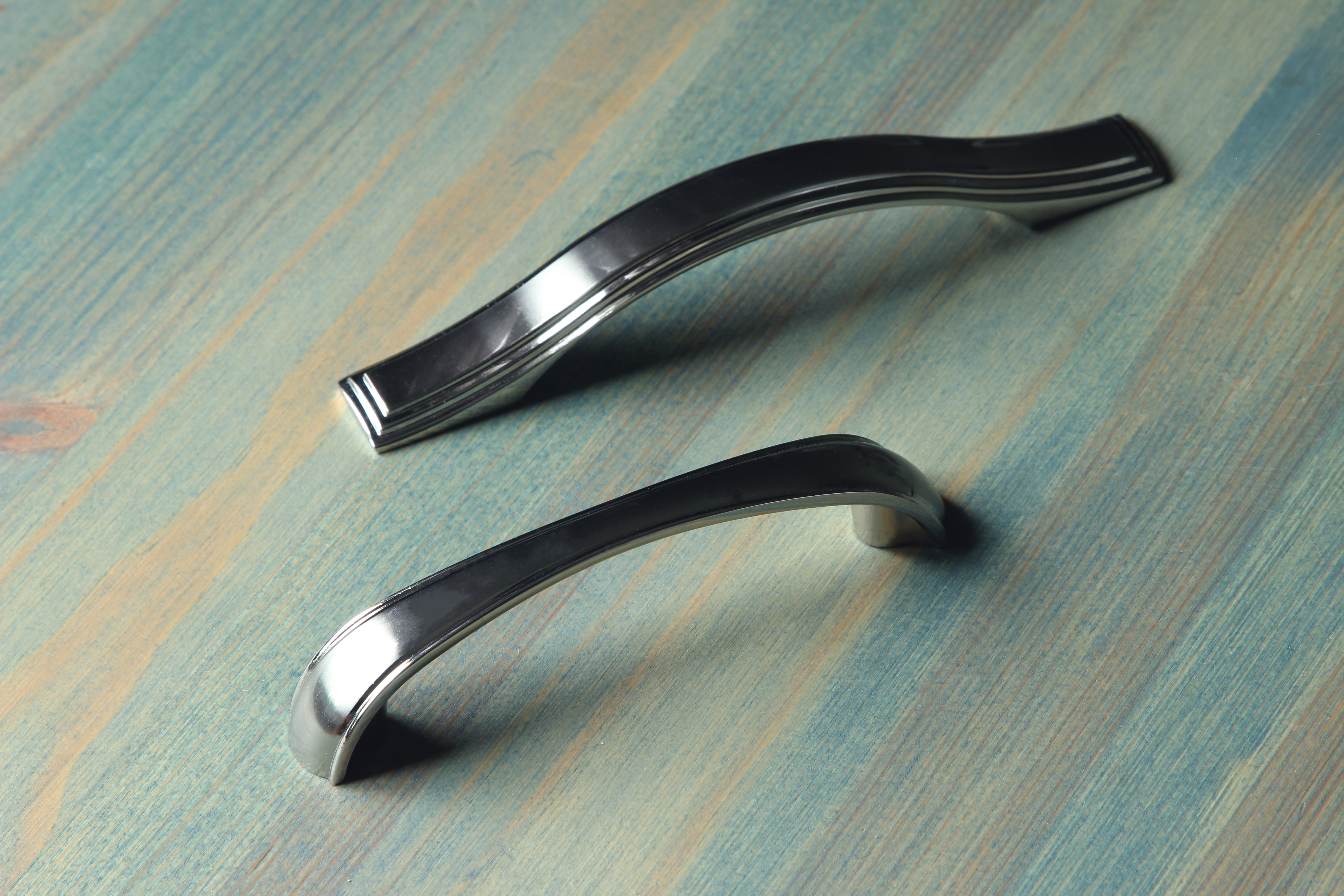 Ручка-скоба мебельная Trodos "ZY-700" 128мм сплав ЦАМ 72гр, хром/никель