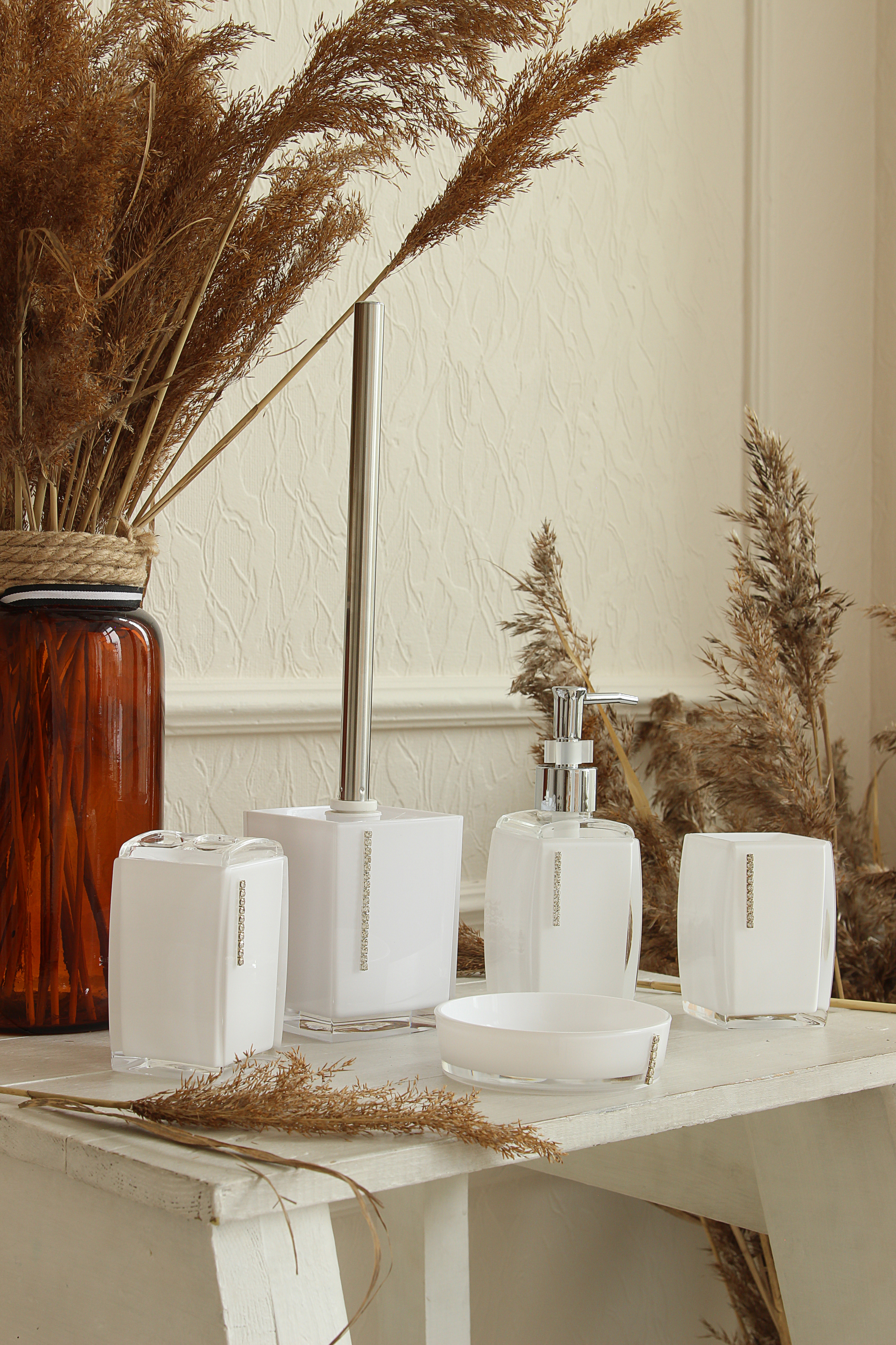 Стакан для зубных щеток Delphinium коллекция "White cristal", пластик