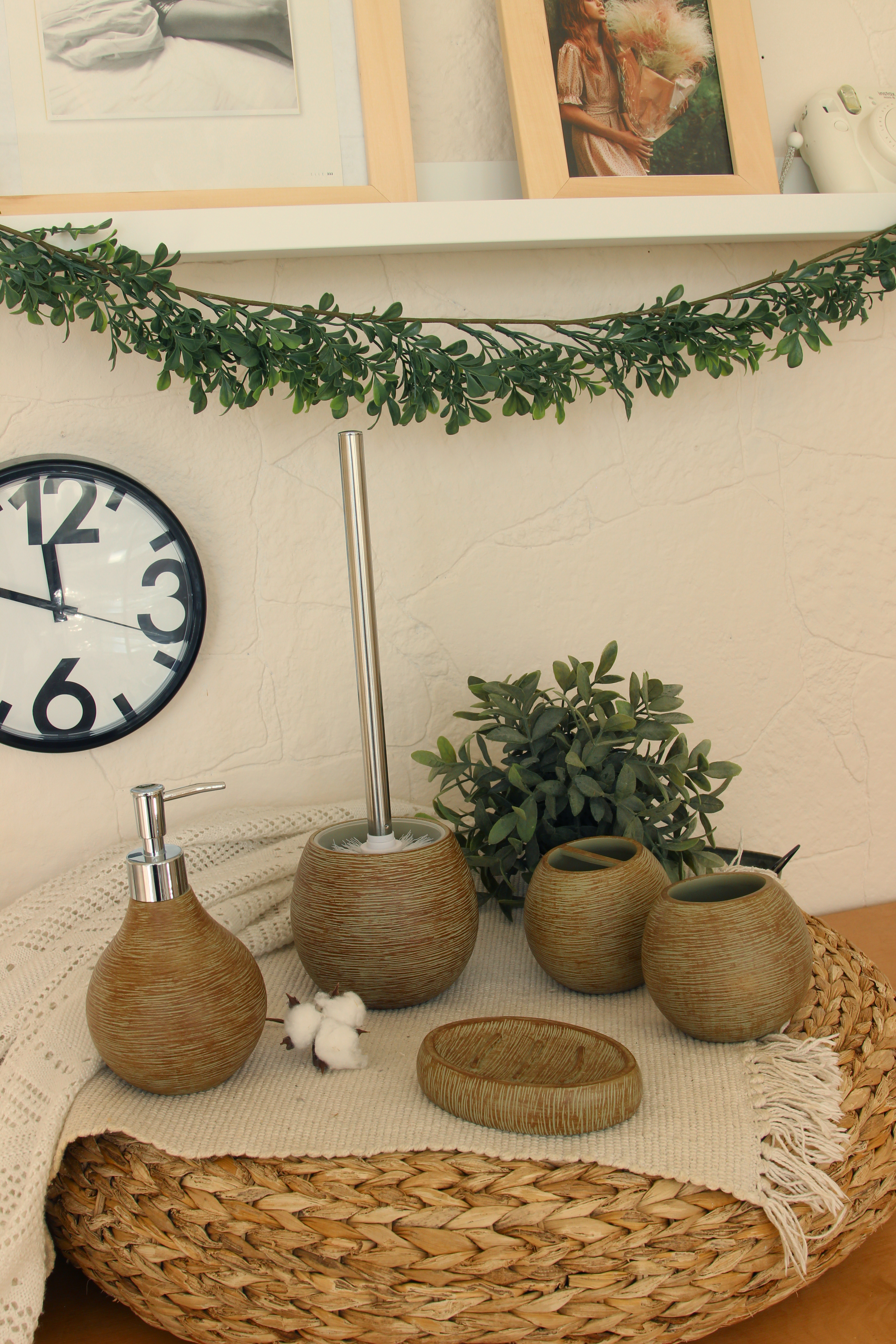 Дозатор для жидкого мыла Delphinium коллекция "Шарм", полирезина