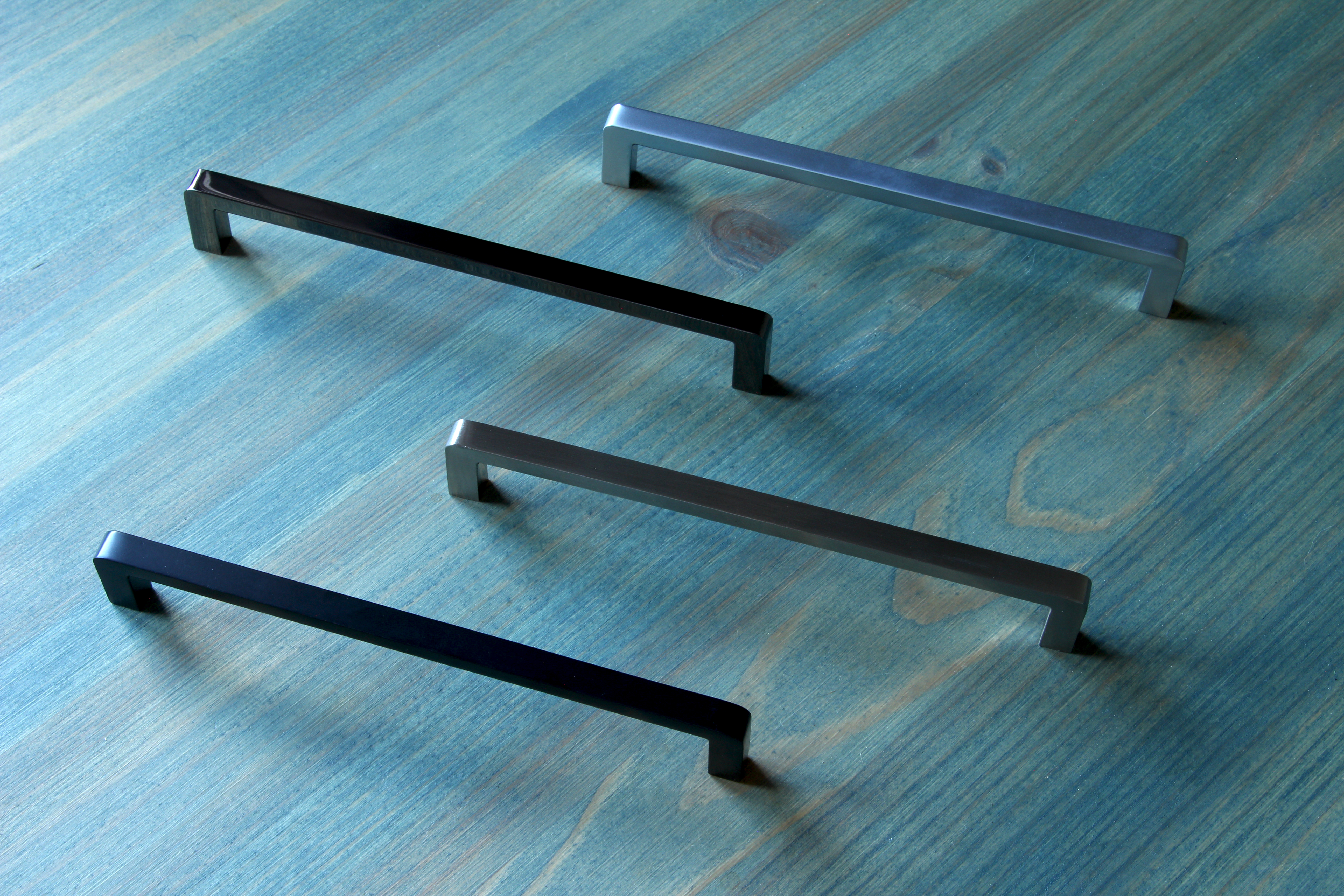 Ручка-скоба мебельная Trodos "DMZ-21203" 128мм сплав ЦАМ 70гр, белый матовый, хедер