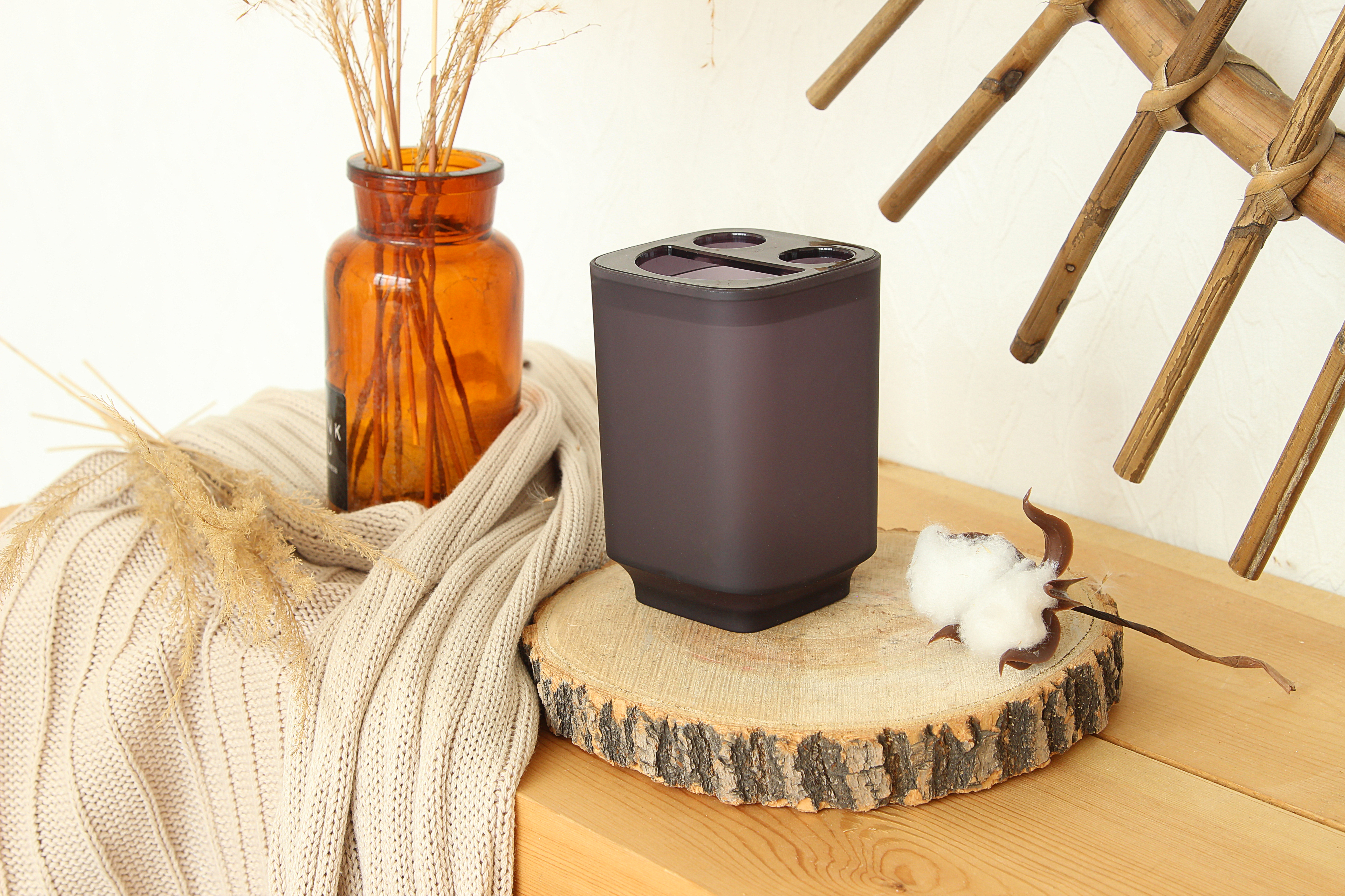 Стакан для зубных щеток Delphinium коллекция "Violet", пластик