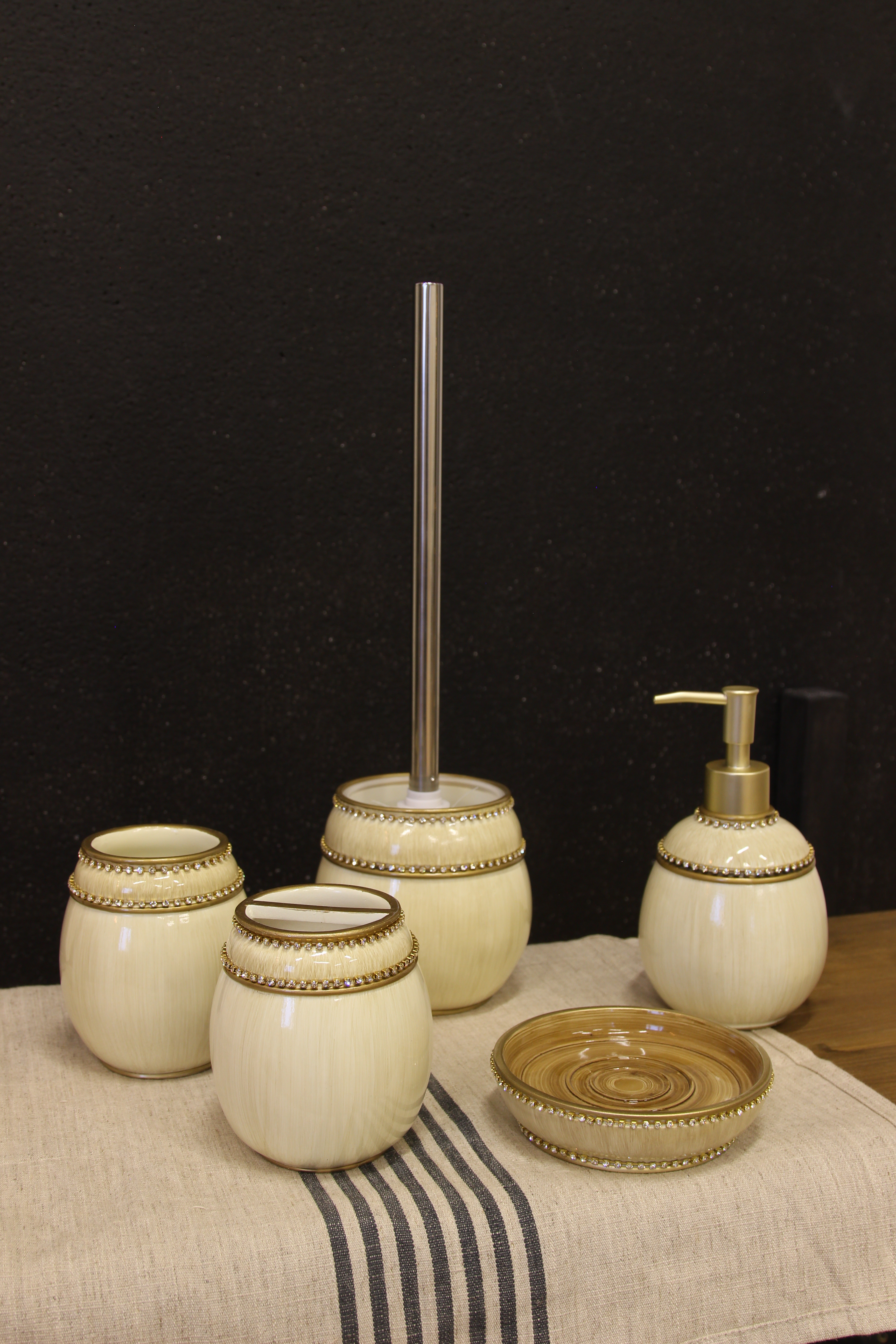 Стакан для зубных щеток Delphinium коллекция "Мираж", полирезина