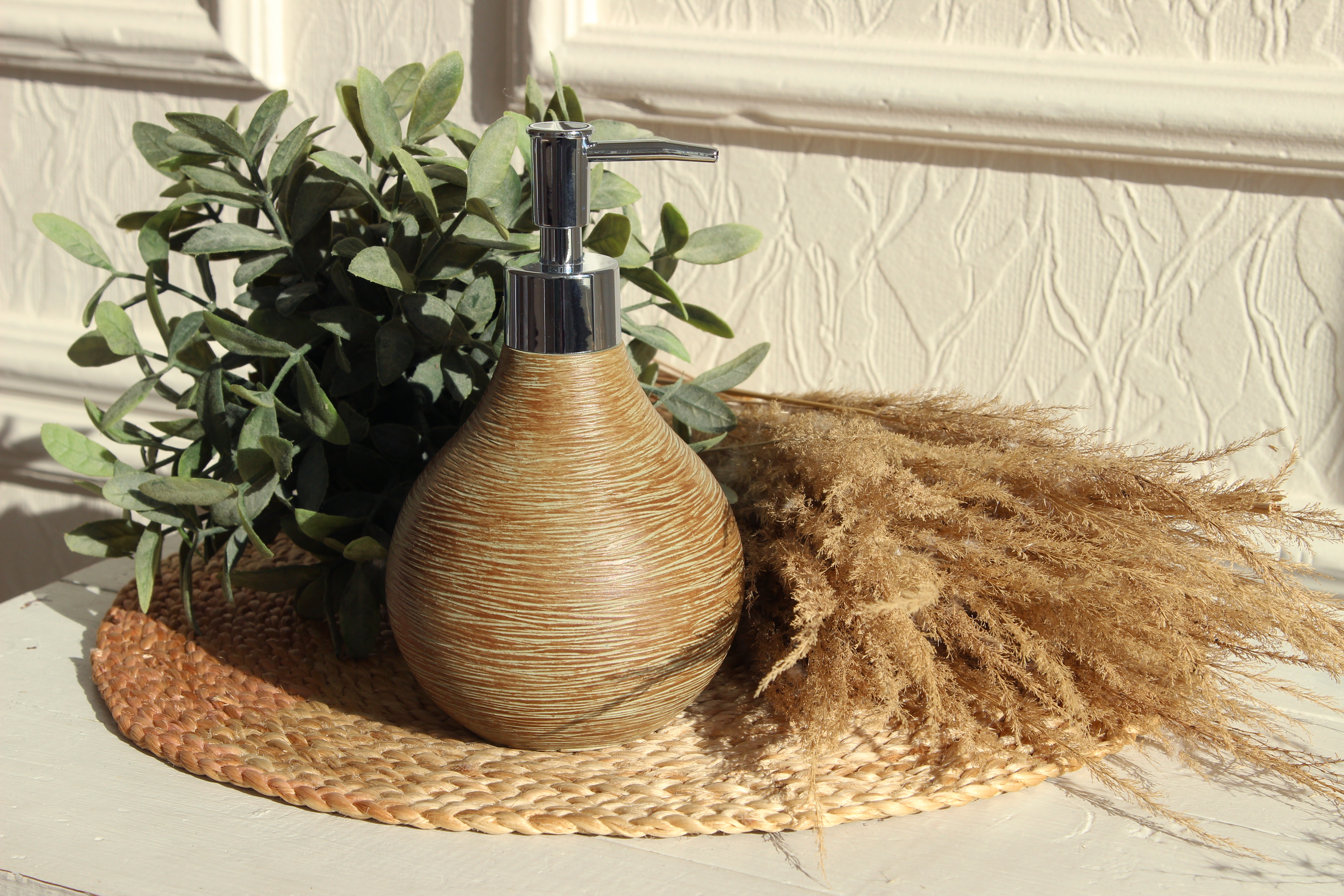 Дозатор для жидкого мыла Delphinium коллекция "Шарм", полирезина