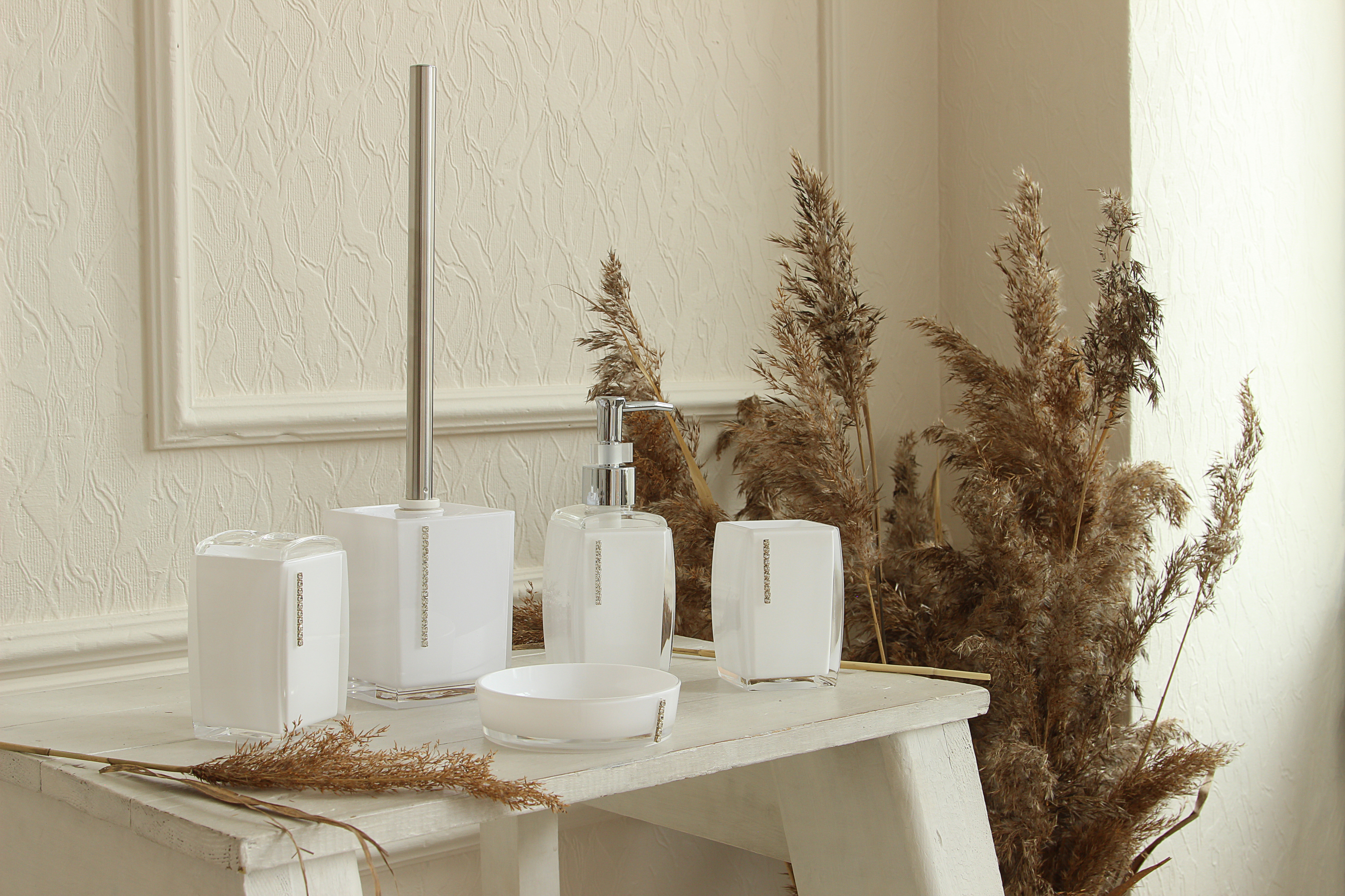 Стакан для зубных щеток Delphinium коллекция "White cristal", пластик